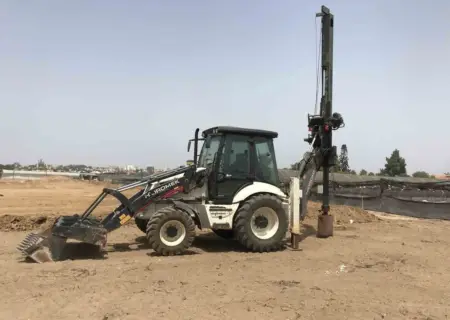 מחפרון קידוח בורות ספיגה של דן קידוחים